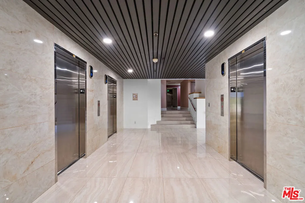 727 S Ardmore Avenue 802, Los Angeles, California 90005 home-pic-32